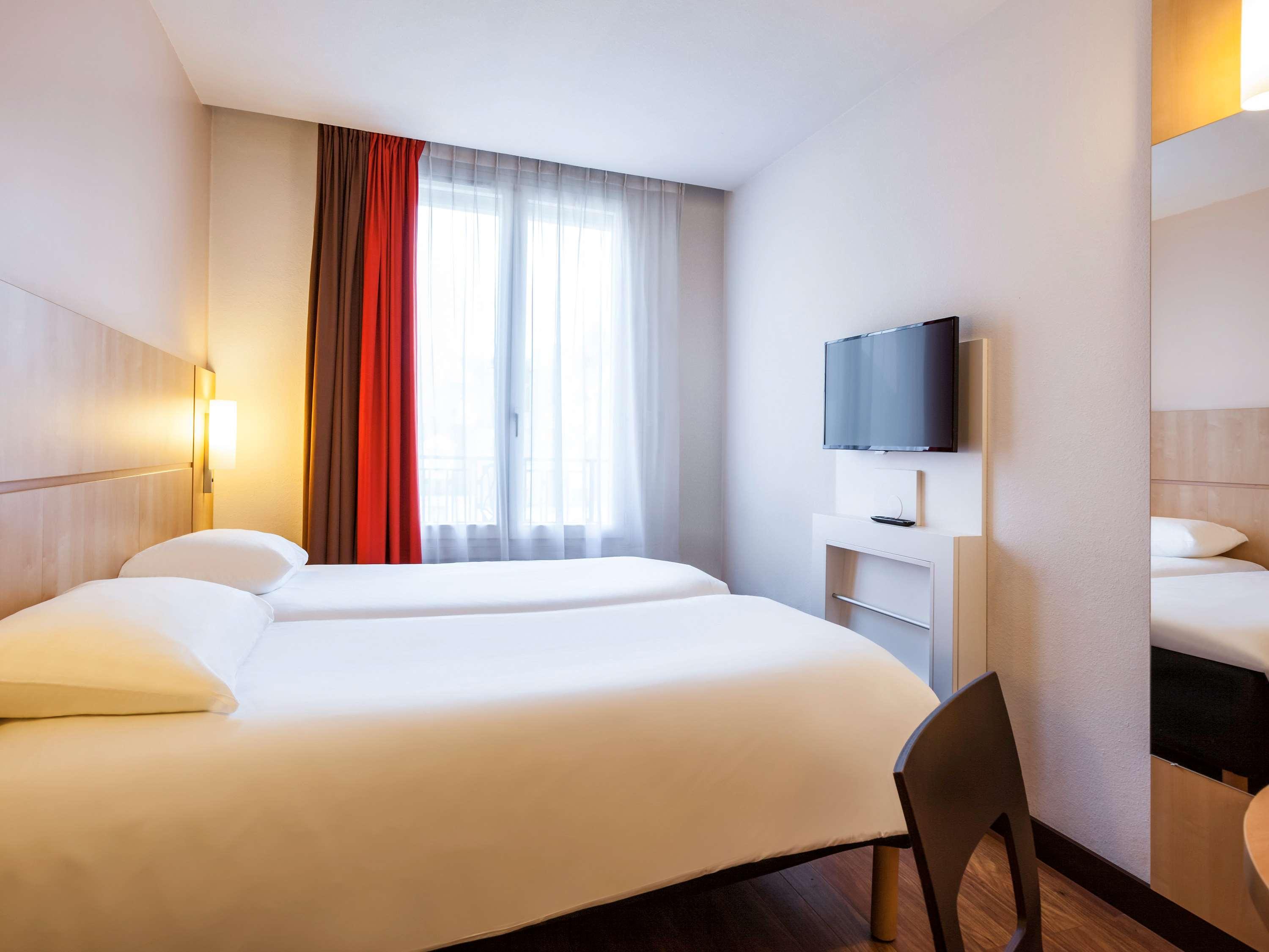 Hotel Ibis Paris Gare De L Est 10Eme Exterior foto